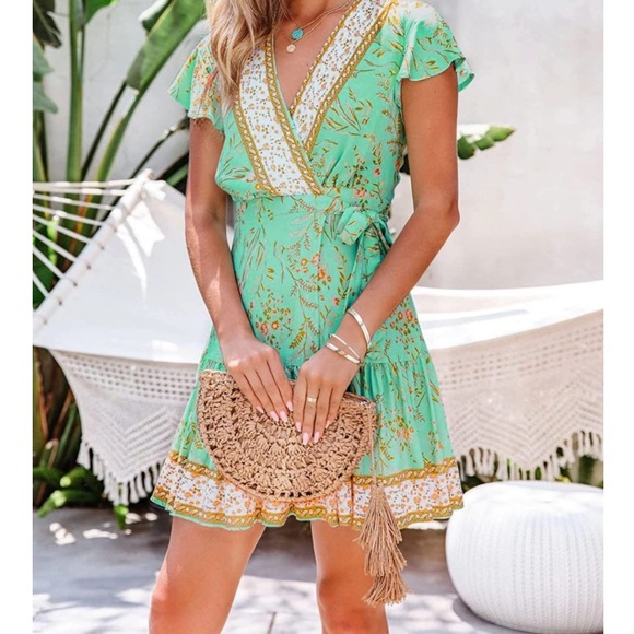 NWOT beautiful floral wrap dress - Picture 5 of 10